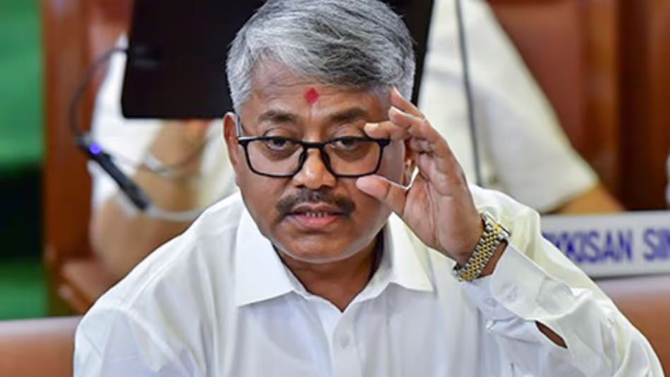 विश्वास की कमी दूर करने को मणिपुर गृह मंत्री ने दिया संवाद पर जोर विश्वास की कमी दूर करने को मणिपुर गृह मंत्री ने दिया संवाद पर जोर
