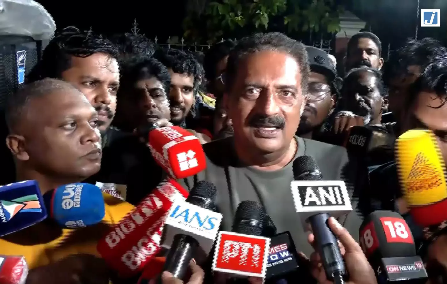 प्रदर्शनकारी क्या आतंकवादी हैं! CJP के समर्थन में प्रकाश राज ने उठाए सवाल प्रदर्शनकारी क्या आतंकवादी हैं! CJP के समर्थन में प्रकाश राज ने उठाए सवाल