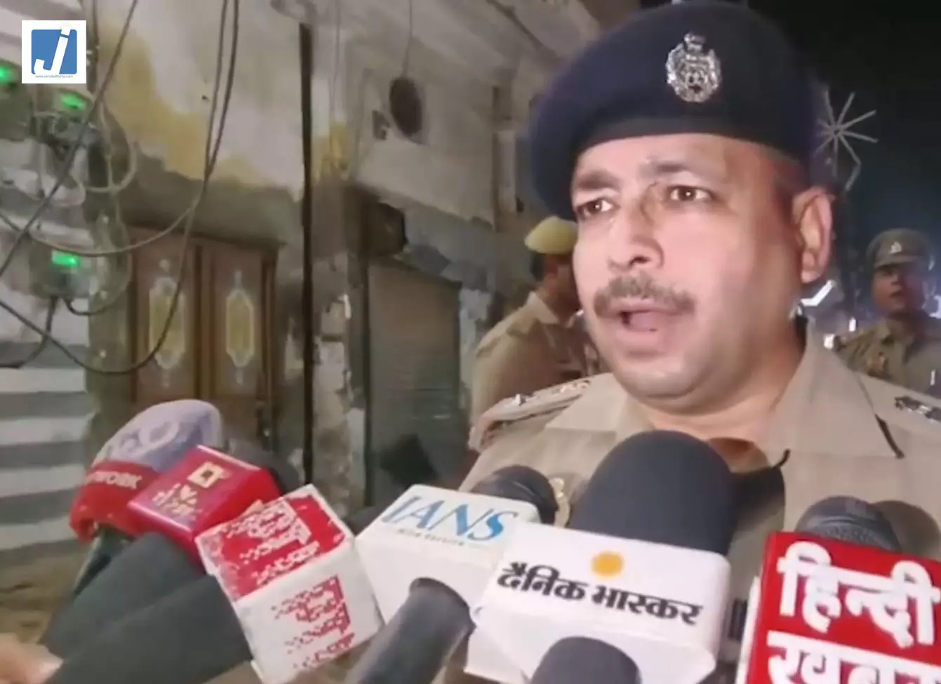 नवरात्रि पर संभल में निकलेगी भव्य शोभायात्रा, एसपी ने दी जानकारी नवरात्रि पर संभल में निकलेगी भव्य शोभायात्रा, एसपी ने दी जानकारी