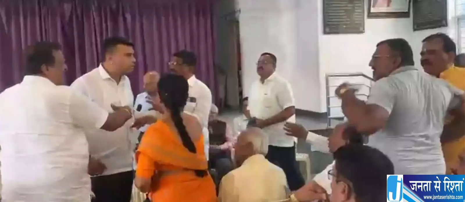 कर्नाटक में नाश्ते की बैठक बनी सियासी अखाड़ा कर्नाटक में नाश्ते की बैठक बनी सियासी अखाड़ा