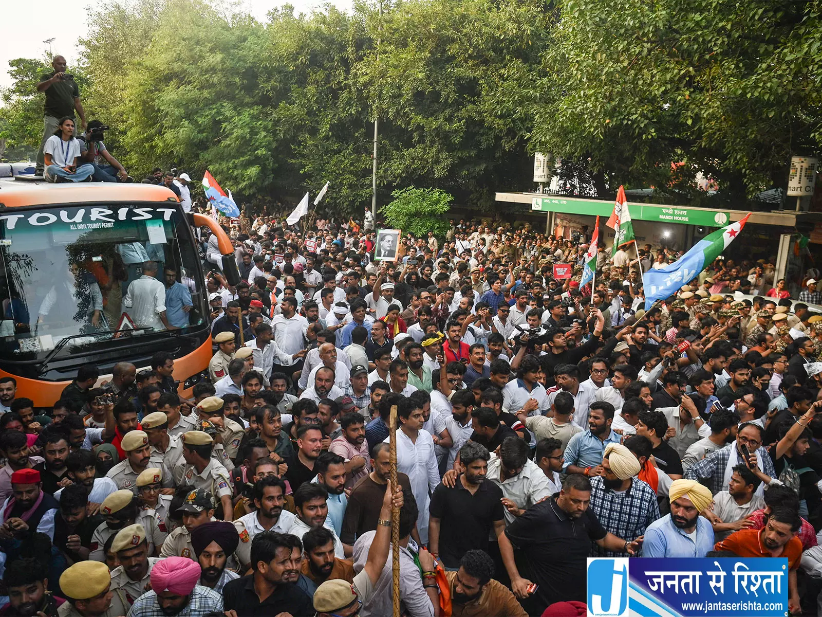 त्योहारी सीजन में कारोबार पर संकट व्यापारियों ने उठाई बड़ी मांग त्योहारी सीजन में कारोबार पर संकट व्यापारियों ने उठाई बड़ी मांग