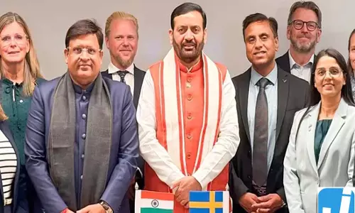 बारिश में भीगा किसानों का धान, स्वीडन से मुख्यमंत्री ने दिए कार्रवाई के निर्देश बारिश में भीगा किसानों का धान, स्वीडन से मुख्यमंत्री ने दिए कार्रवाई के निर्देश