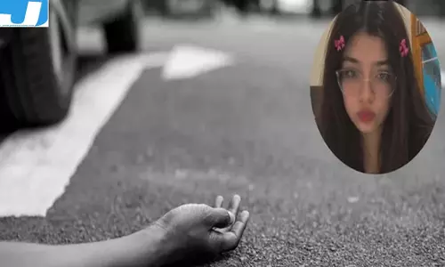 सहेली को छोड़ने निकलीं चार युवतियों को वाहन ने मारी टक्कर, एक की मौत सहेली को छोड़ने निकलीं चार युवतियों को वाहन ने मारी टक्कर, एक की मौत