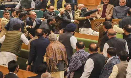 जम्मू-कश्मीर में व्यापार को बढ़ावा देने की पहल, एनसी ने जताई खुशी जम्मू-कश्मीर में व्यापार को बढ़ावा देने की पहल, एनसी ने जताई खुशी