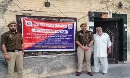 कुख्यात ड्रग तस्कर पर पुलिस का बड़ा एक्शन, घर किया कुर्क