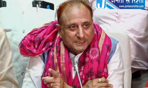 दिल्ली में स्वच्छता अभियान को बढ़ावा, मेयर ने बांटे 70 कूड़ेदान दिल्ली में स्वच्छता अभियान को बढ़ावा, मेयर ने बांटे 70 कूड़ेदान