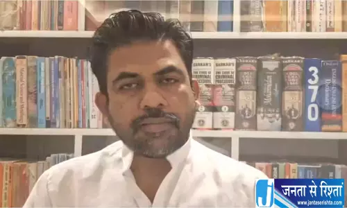 बिहार चुनाव में नोटों के बंडल ने बढ़ाई सियासी हलचल BJP ने उठाए सवाल बिहार चुनाव में नोटों के बंडल ने बढ़ाई सियासी हलचल BJP ने उठाए सवाल