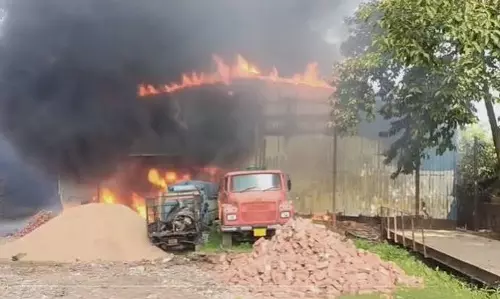 असम: आटा मिल में लगी आग, लाखों का सामान जलकर खाक