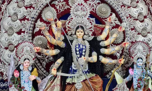 ओडिशा के दुर्गा पूजा पंडालों में गूंजे मंत्र, महा सप्तमी की पूजा शुरू