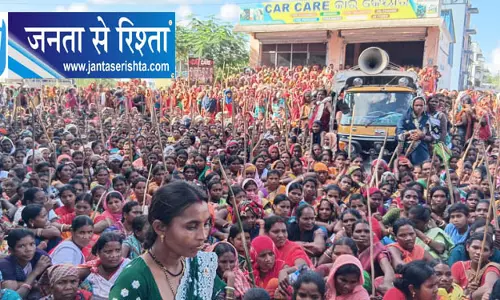 नबरंगपुर में महिलाओं का हल्लाबोल, शराब कारोबार बंद कराने की मांग नबरंगपुर में महिलाओं का हल्लाबोल, शराब कारोबार बंद कराने की मांग