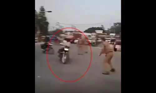ये कैसा पति है? चेकिंग से बचने के चक्कर में पत्नी को सड़क पर गिराया, भाग निकला ये कैसा पति है? चेकिंग से बचने के चक्कर में पत्नी को सड़क पर गिराया, भाग निकला