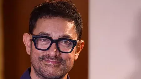 लड़की के ठुकराने पर आमिर खान ने मुंडवा लिया था सिर लड़की के ठुकराने पर आमिर खान ने मुंडवा लिया था सिर
