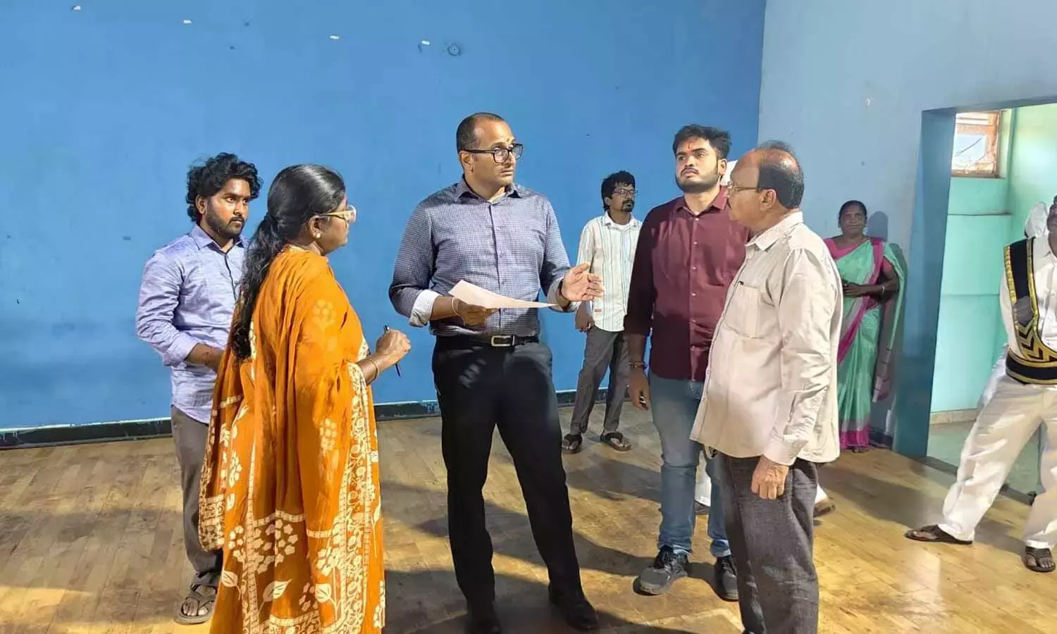 Andhra: कलेक्टर ने मतदान व्यवस्थाओं का निरीक्षण किया Andhra: कलेक्टर ने मतदान व्यवस्थाओं का निरीक्षण किया