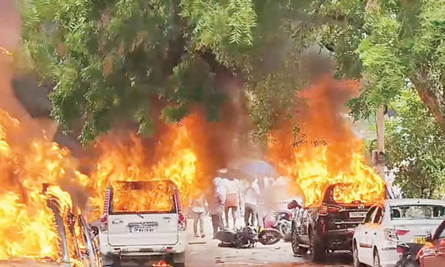 Andhra: हिंसा के बीच यूएलबी चुनाव नामांकन शुरू Andhra: हिंसा के बीच यूएलबी चुनाव नामांकन शुरू