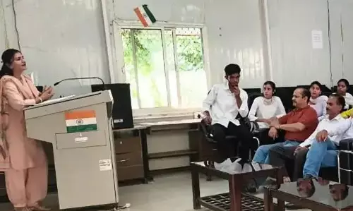 छात्राओं को स्वास्थ्य के प्रति जागरूक करने के लिए विशेष कार्यक्रम
