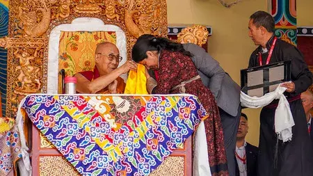 दलाई लामा के उत्तराधिकारी पर चीन की चाल, बढ़ेगा विरोध दलाई लामा के उत्तराधिकारी पर चीन की चाल, बढ़ेगा विरोध