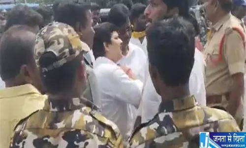 तिरुपति में मेयर पद के नामांकन पर भारी बवाल तिरुपति में मेयर पद के नामांकन पर भारी बवाल