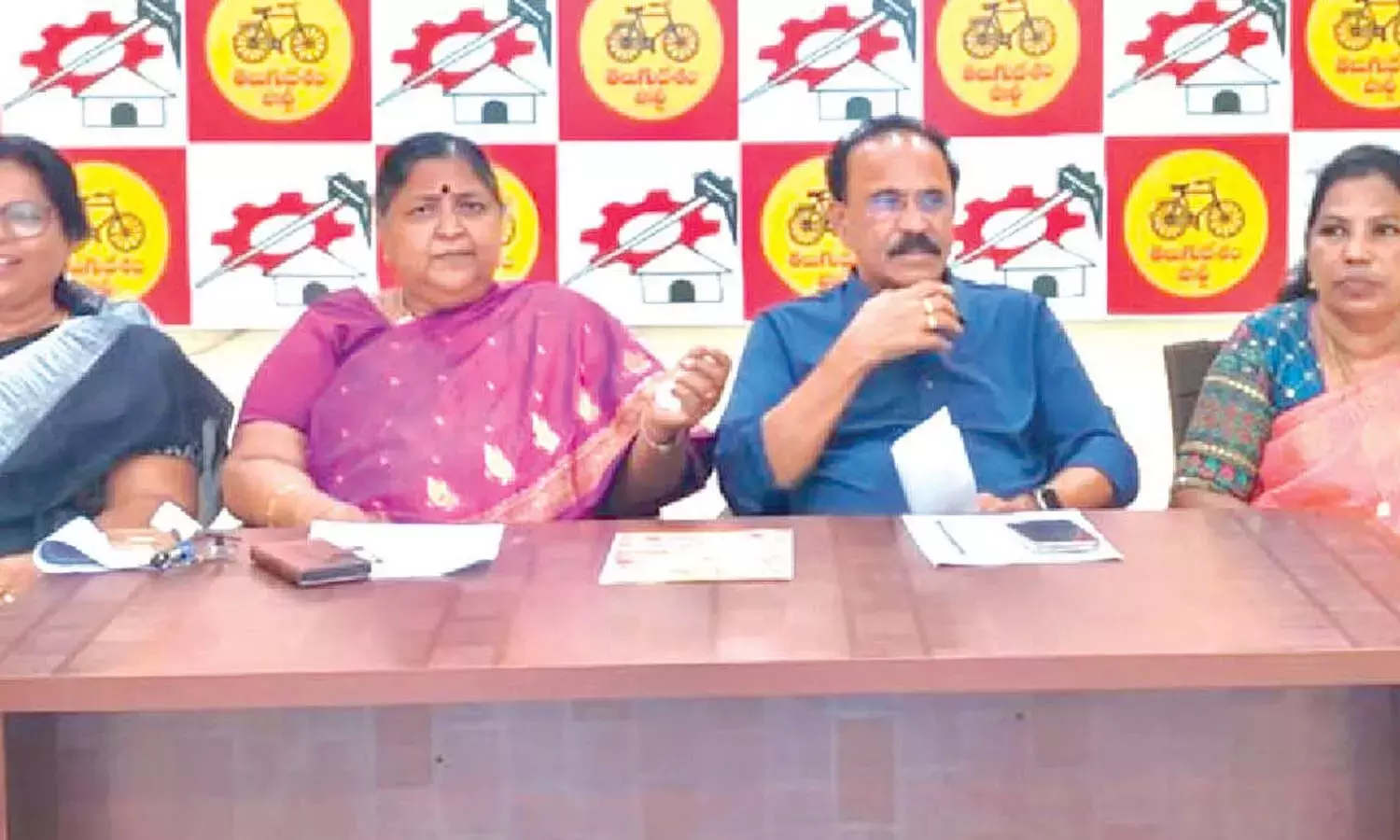 Andhra: टीडीपी ने नामांकन दाखिल करने के दौरान पार्टी नेताओं पर हमले की निंदा की