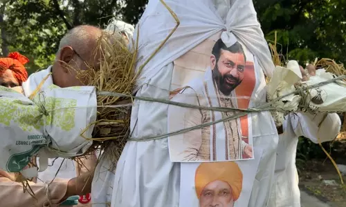 कैथल में धान खरीद को लेकर किसानों का विरोध प्रदर्शन