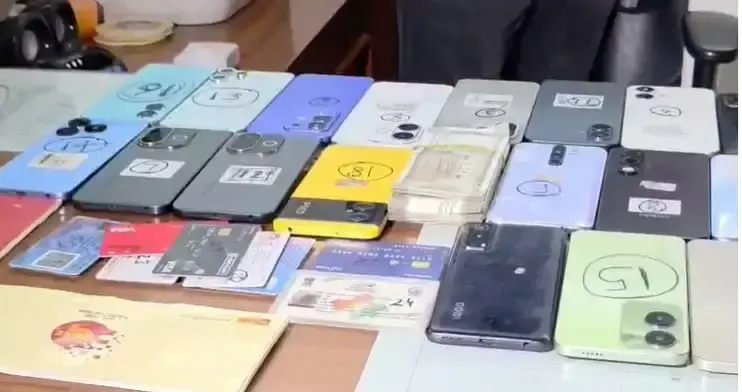 साइबर ठगों के पास से 38 मोबाइल और 30 एटीएम कार्ड मिले