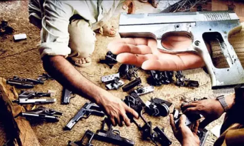 अवैध हथियारों के मामले में 14 आरोपी गिरफ्तार