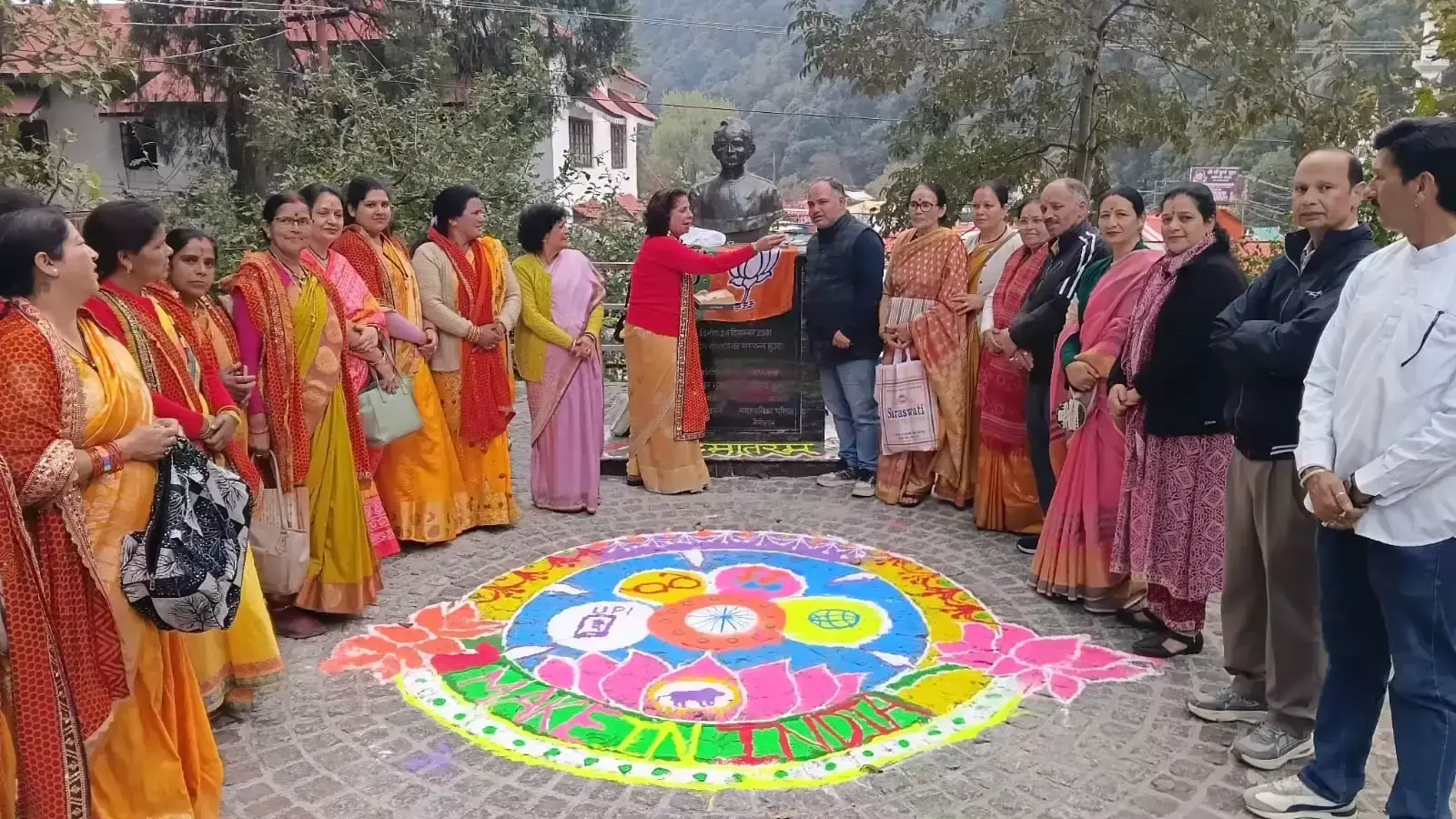 नैनीताल में रंगोली के जरिए जागरूकता का संदेश, स्वच्छता पर जोर नैनीताल में रंगोली के जरिए जागरूकता का संदेश, स्वच्छता पर जोर