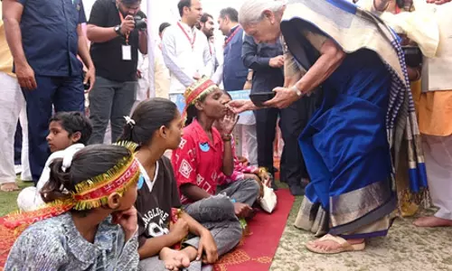 जन भवन में 5100 से अधिक कन्याओं का पूजन, राज्यपाल आनंदीबेन पटेल ने कराया भोज जन भवन में 5100 से अधिक कन्याओं का पूजन, राज्यपाल आनंदीबेन पटेल ने कराया भोज