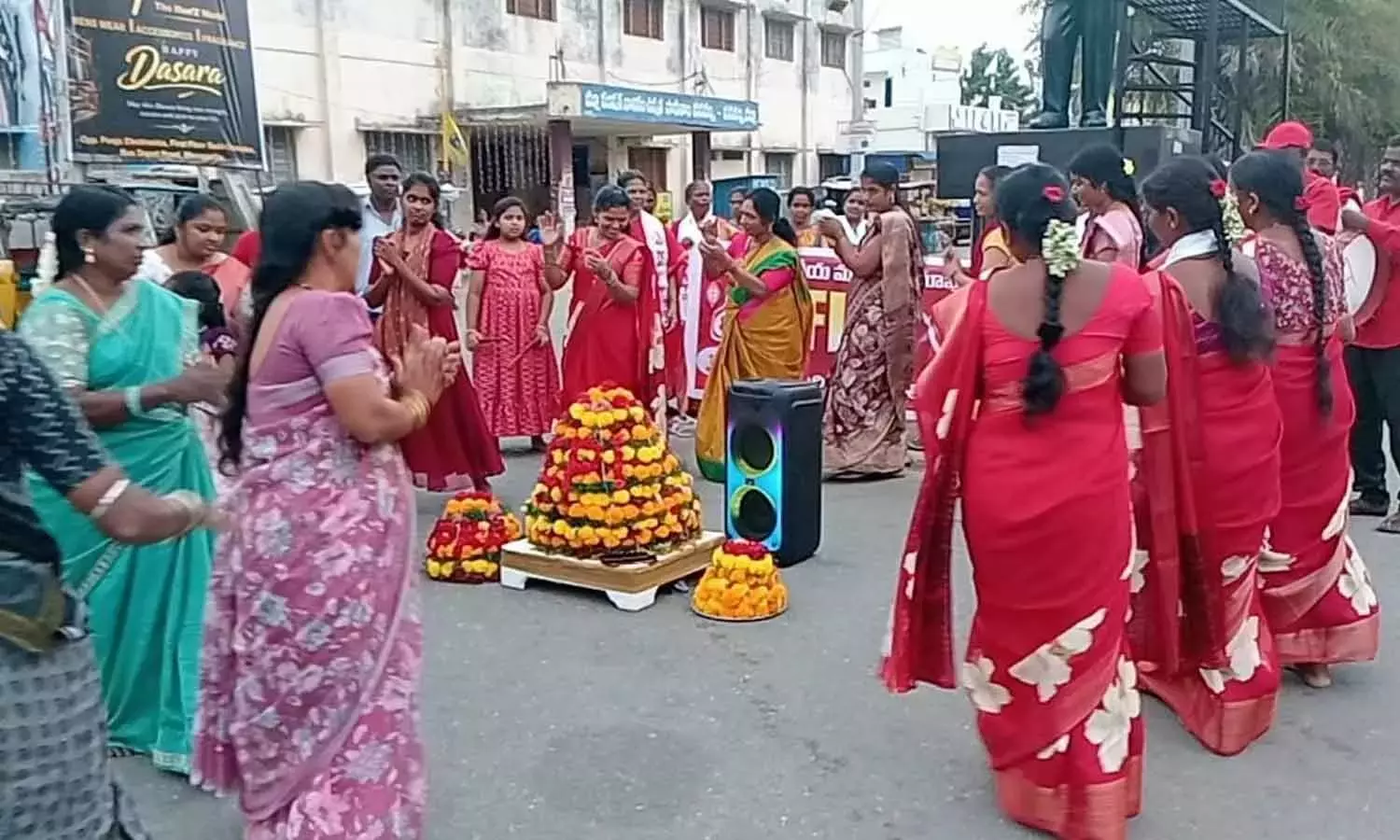 NFIW का बथुकम्मा उत्सव एक बदलाव के साथ NFIW का बथुकम्मा उत्सव एक बदलाव के साथ