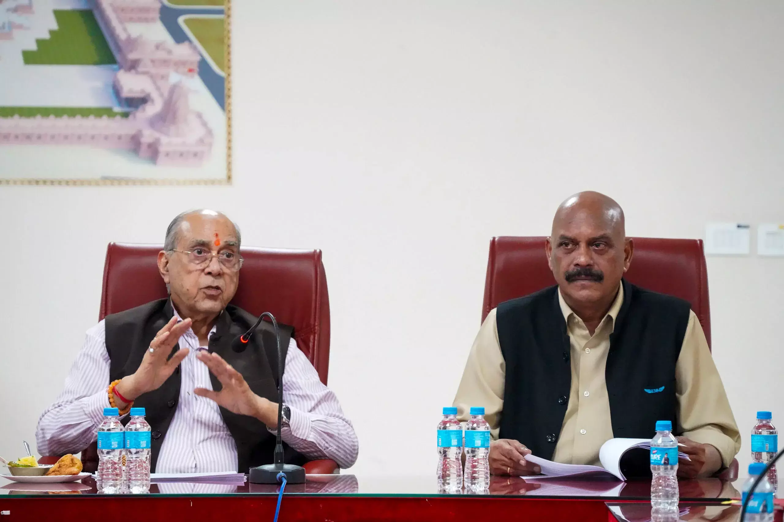 नृपेंद्र मिश्र का बयान: मानेंगे राम मंदिर CEO के सुझाव नृपेंद्र मिश्र का बयान: मानेंगे राम मंदिर CEO के सुझाव