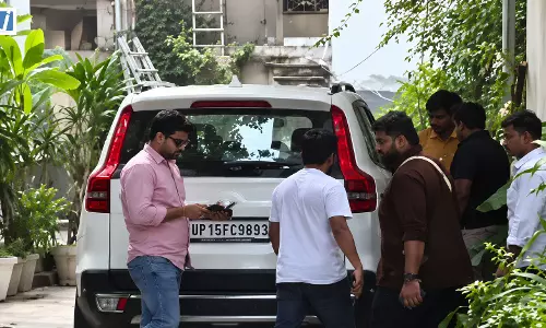 जमानत मिलने के बाद NCP-SCP प्रवक्ता अनीश गवांडे के आवास पहुंचे अभिजीत दिपके जमानत मिलने के बाद NCP-SCP प्रवक्ता अनीश गवांडे के आवास पहुंचे अभिजीत दिपके