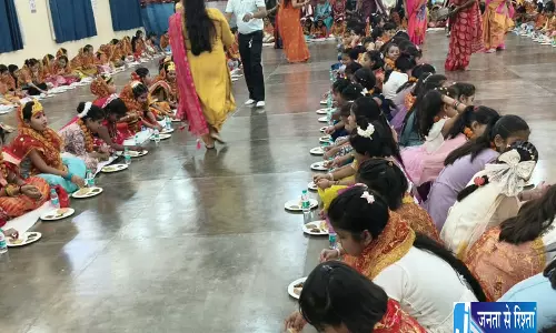 वाराणसी में 251 कन्याओं का भव्य पूजन वैदिक मंत्रोच्चार से गूंजा परिसर