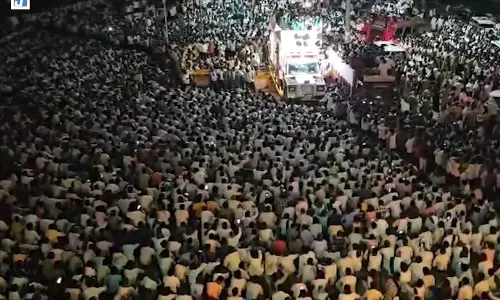 गन्ना किसानों का महाआंदोलन, देर शाम सड़को पर उतरे हजारों किसान गन्ना किसानों का महाआंदोलन, देर शाम सड़को पर उतरे हजारों किसान