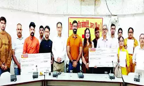 रेडक्रॉस के लक्की ड्रॉ विजेताओं को बांटे पुरस्कार