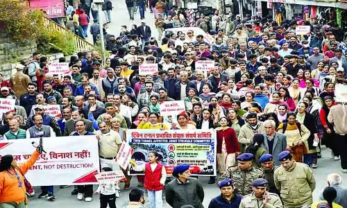 फोरलेन टनल के खिलाफ फिर फूटा गुस्सा