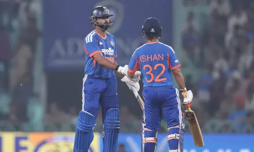 IND vs WI: भारत ने 6 ओवर में ठोके 88 रन IND vs WI: भारत ने 6 ओवर में ठोके 88 रन