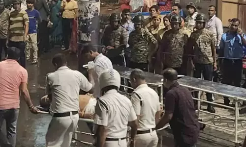 कोलकाता हादसा: पंडाल आयोजक हिरासत में