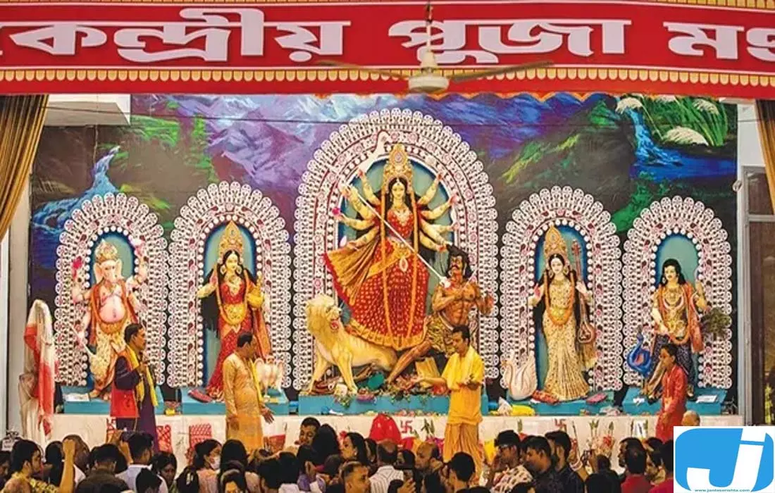 दुर्गा पूजा की तैयारियों के बीच तोड़फोड़, हिंदू संगठनों ने उठाई न्याय की मांग दुर्गा पूजा की तैयारियों के बीच तोड़फोड़, हिंदू संगठनों ने उठाई न्याय की मांग