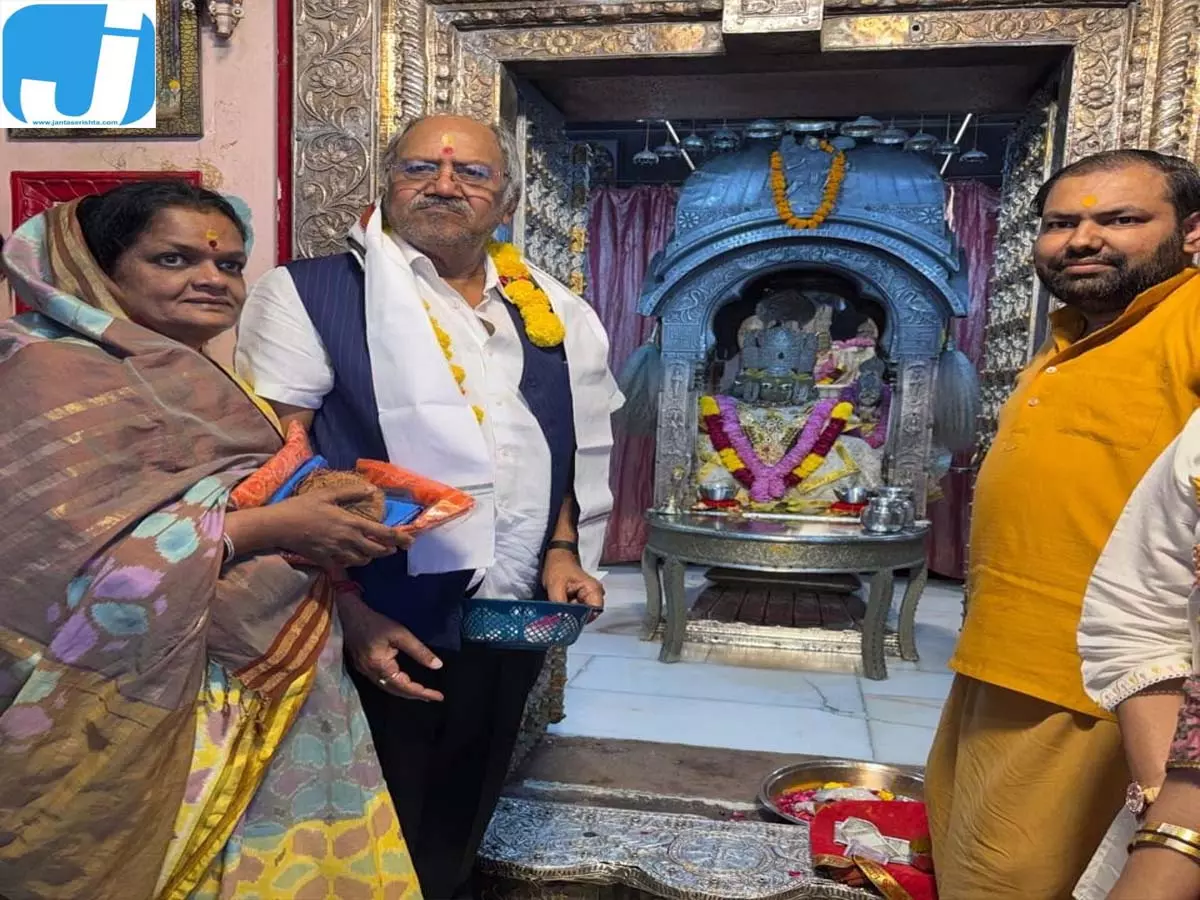 सपत्नीक तीर्थराज पुष्कर पहुंचे सांसद बृजमोहन अग्रवाल, भगवान ब्रह्मा और मां सावित्री के किए दर्शन सपत्नीक तीर्थराज पुष्कर पहुंचे सांसद बृजमोहन अग्रवाल, भगवान ब्रह्मा और मां सावित्री के किए दर्शन