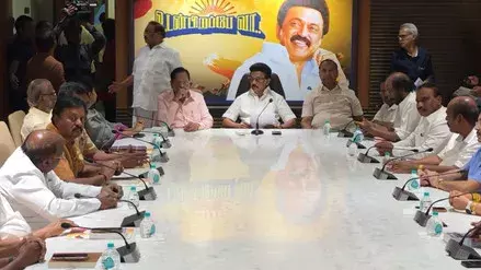 DMK सांसदों की मांग: CEC को हटाएं, बैलेट पेपर लाएं DMK सांसदों की मांग: CEC को हटाएं, बैलेट पेपर लाएं
