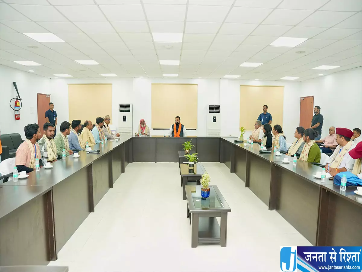प्रकृति ही प्रभु है साइकिल अभियान दल से मिले CM सम्राट चौधरी प्रकृति ही प्रभु है साइकिल अभियान दल से मिले CM सम्राट चौधरी