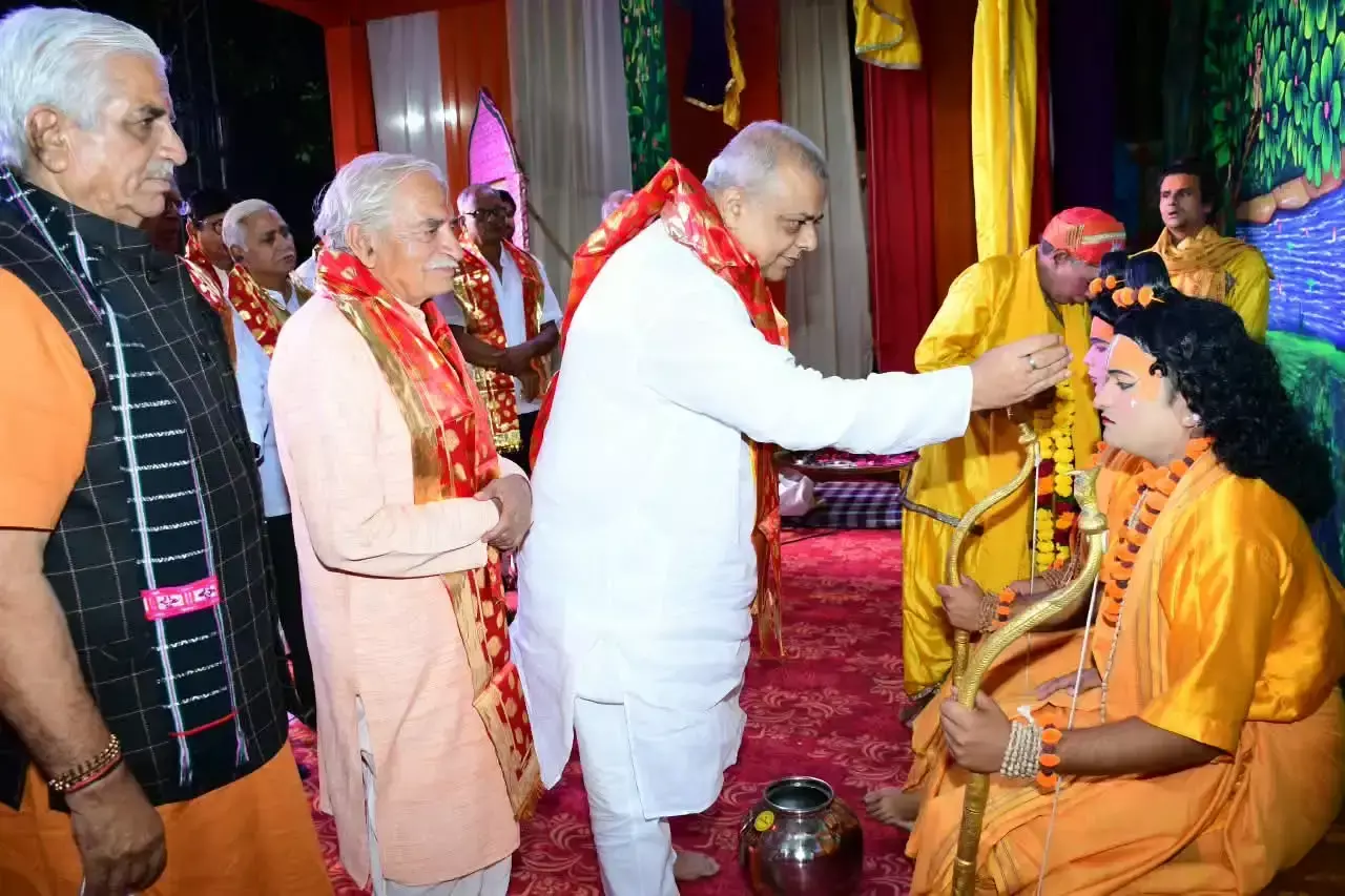 रामलीला में लंका दहन का भव्य मंचन, जयकारों से गूंजा पूरा परिसर रामलीला में लंका दहन का भव्य मंचन, जयकारों से गूंजा पूरा परिसर
