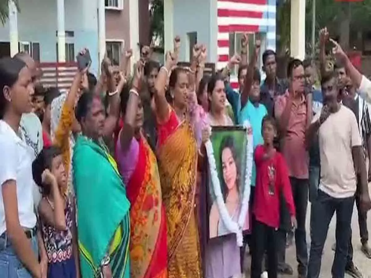 सप्तमी देबनाथ की मौत पर लुमडिंग में बवाल, आरोपी जेल भेजा गया सप्तमी देबनाथ की मौत पर लुमडिंग में बवाल, आरोपी जेल भेजा गया