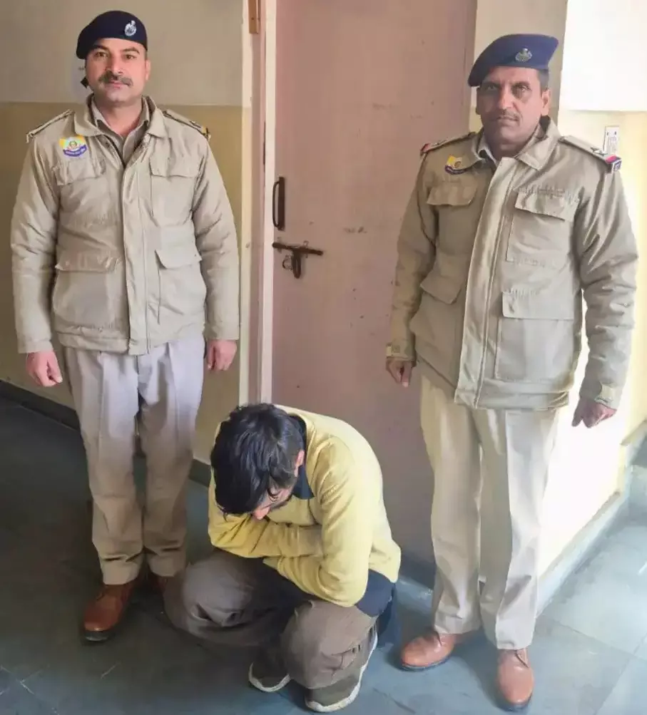 नशा तस्करी पर शिकंजा, ठियोग में चिट्टे के साथ युवक गिरफ्तार नशा तस्करी पर शिकंजा, ठियोग में चिट्टे के साथ युवक गिरफ्तार