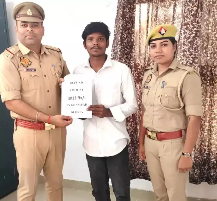 खामपार पुलिस ने साइबर ठगी की रकम पीड़ित के खाते में कराई वापस खामपार पुलिस ने साइबर ठगी की रकम पीड़ित के खाते में कराई वापस
