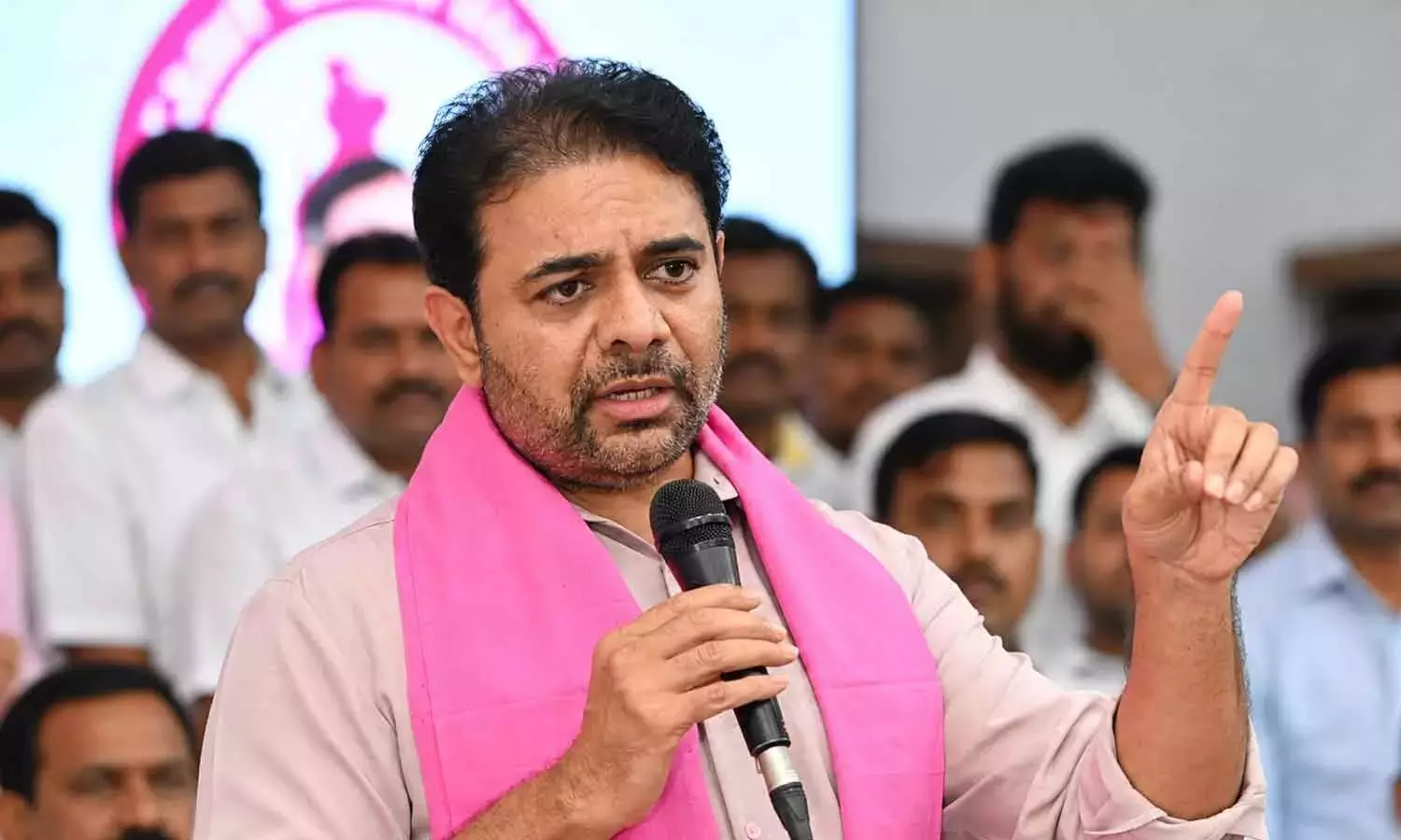 सिंगरेनी, सौर ऊर्जा घोटाले: केटीआर ने सीएम को मौजूदा न्यायाधीश से जांच का आदेश देने की चुनौती दी सिंगरेनी, सौर ऊर्जा घोटाले: केटीआर ने सीएम को मौजूदा न्यायाधीश से जांच का आदेश देने की चुनौती दी