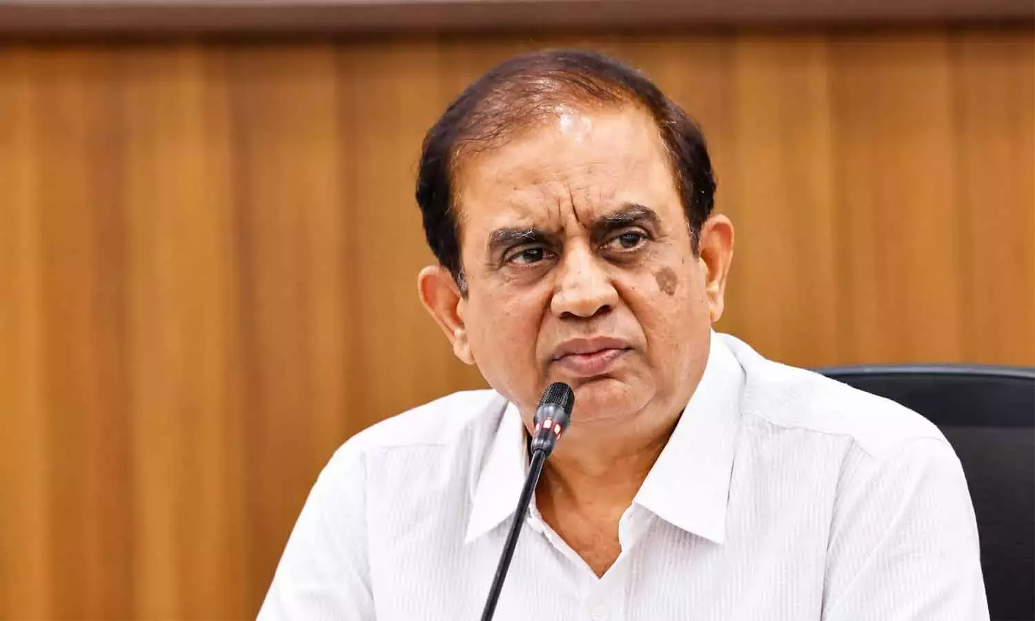 Telangana: सीईओ ने बड़े पैमाने पर मतदाताओं के नाम हटाए जाने के दावों को खारिज किया Telangana: सीईओ ने बड़े पैमाने पर मतदाताओं के नाम हटाए जाने के दावों को खारिज किया