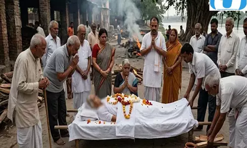 वृद्धाश्रम में मां की मौत, अंतिम विदाई देने भी नहीं पहुंचीं बेटियां