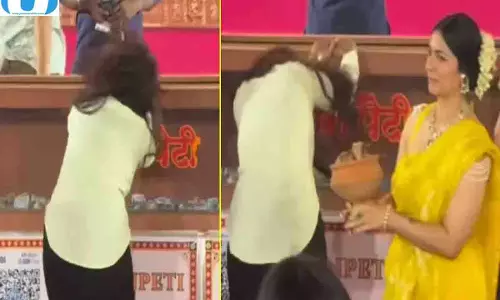 काजोल के दुर्गा पंडाल में महिला को माता आने का दावा! मचा हड़कंप, तनीषा मुखर्जी भी हटी पीछे; VIDEO वायरल काजोल के दुर्गा पंडाल में महिला को माता आने का दावा! मचा हड़कंप, तनीषा मुखर्जी भी हटी पीछे; VIDEO वायरल