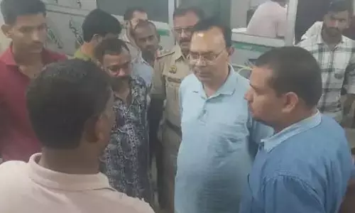 तेज रफ्तार कार ने दुर्गा पंडाल के बाहर बैठे लोगों को रौंदा, 3 की मौत