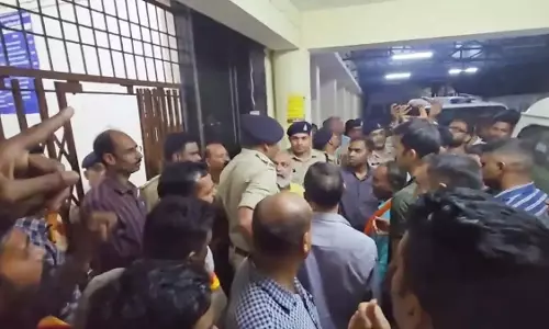 गोवंश हत्या के आरोपियों को देख भड़के हिंदू संगठन, पुलिस से झड़प